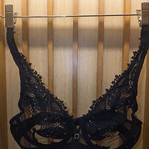 Simone Perele Black Lace Bra with Stunning Embroidery.